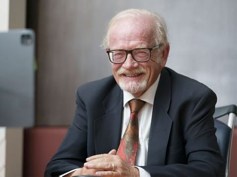 Peter Hellyer