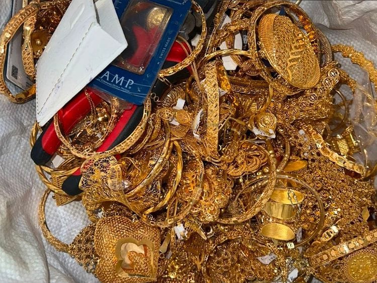 theft of gold jewellery
