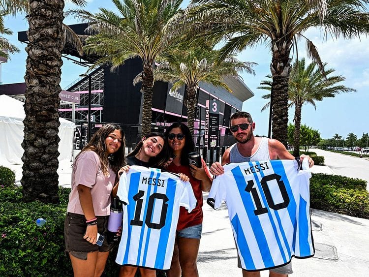 Fans of Argentine football player Lionel Messi 