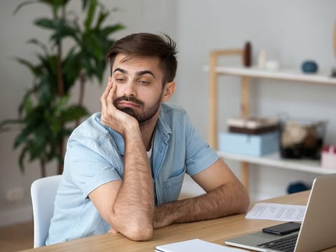 Window-sitting typically refers to an employee who tends to observe from the sidelines, avoiding active participation and taking on a passive role at work.