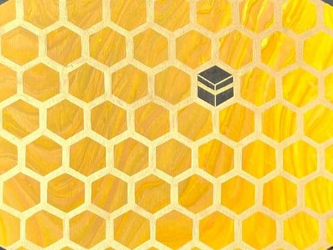  Artist: Sacrylicco by Sara Mir  Title: “Honeycomb”  Year: 2023  Style: Contemporary Islamic Fine Art  Dimensions: 14 inch hexagonal stretched canvas    Medium: Acrylics, 24K genuine gold