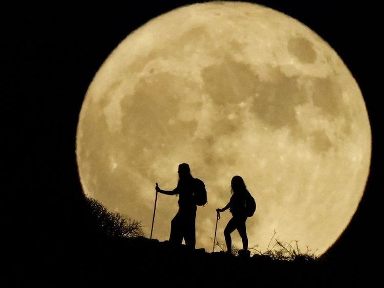 2023-08-01T221609Z_2006147958_RC29F2AQEHT9_RTRMADP_3_SUPERMOON-SPAIN-(Read-Only)