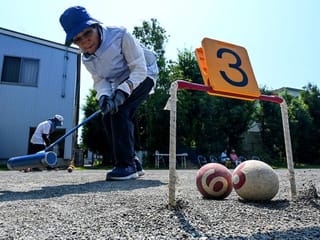 Photos: Japan's elderly 'gateball' players unbeaten by the heat