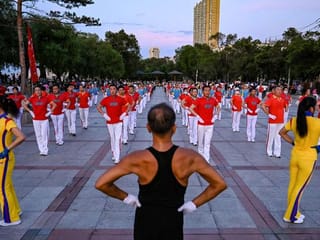 Photos: 'Happy Dancing' routine boosts fitness of elderly in China