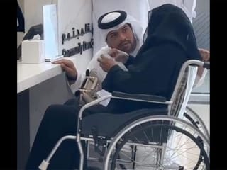 Video: Hamdan bin Mohammed praises Emirati official for his kind gesture in serving elderly woman