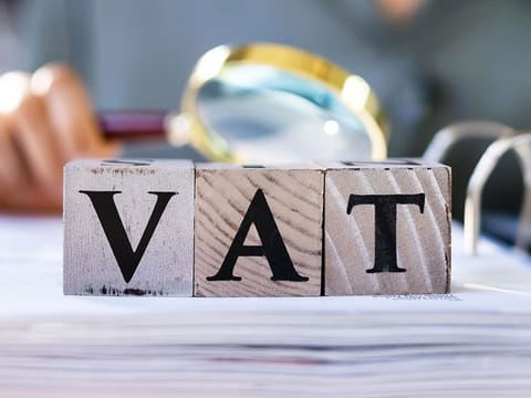 Retailers need to go over all the potential elements in play when applying VAT to discounts. 