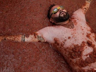 Look: La Tomatina festival paints Spanish town red