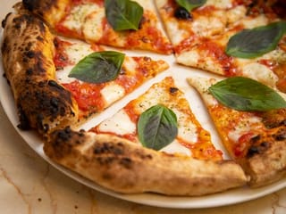 Classic Italian Margherita pizza recipe