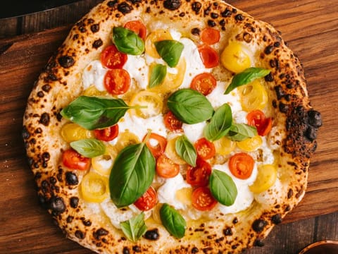 Here's how you can tell the difference between an Italian pizza and an American version...