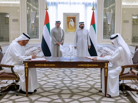 Dr. Sultan Al Jaber, UAE Minister of Industry & Advanced Technology, Chairman of Masdar and COP28 President-Designate, and Saeed Mohammed Al Tayer, Managing Director and CEO of DEWA signed the agreement in Abu Dhabi. 