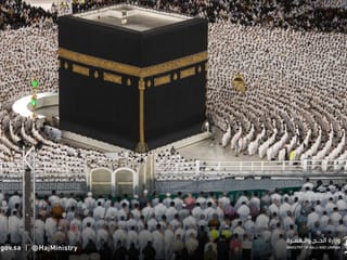 Saudi Arabia suspends 1,800 foreign Umrah agencies after review