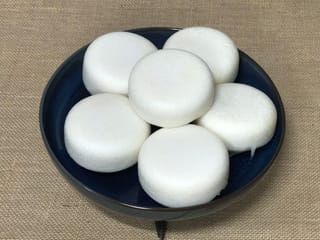 Video guide to make Panjiyappam or steamed rice muffins