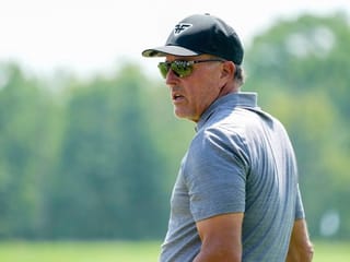Phil Mickelson suffers massive loses in gambling