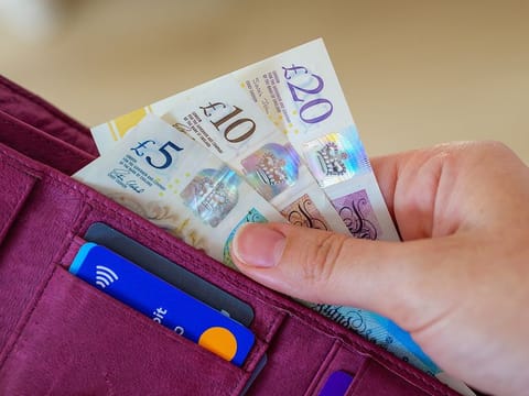  Here is an analysis of how currencies like the British pound and the euro have been performing and expected to perform in the coming weeks.
