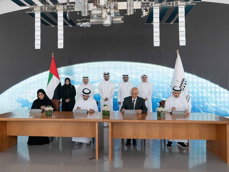 sultan-bin-ahmed-witnesses-agreement-for-sharjah-sat-2-wam-pic-1695474954440
