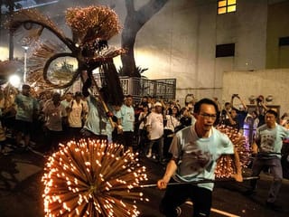 Photos: Hong Kong revives 'living tradition' of fire dragon dance