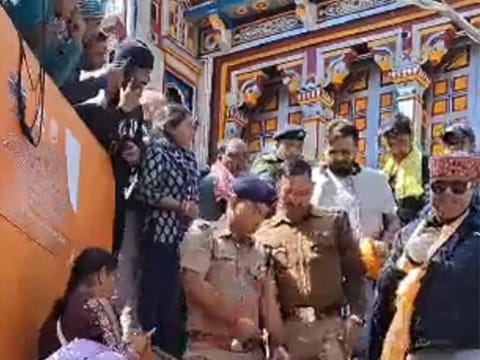 On Tuesday, the Delhi Capitals captain first visited Badrinath and then went ahead to Kedarnath. 