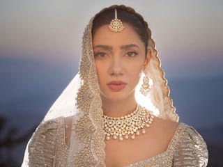 Photos: New wedding pictures of Pakistani superstar Mahira Khan as a radiant bride 