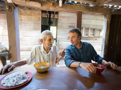 Dan Buettner (right) with a Blue Zones' centenarian