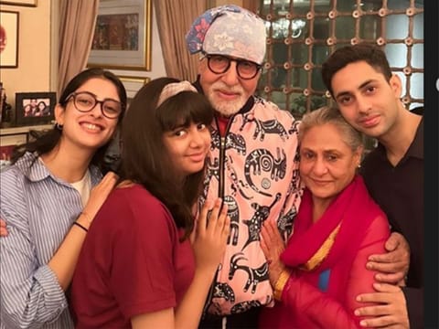  Navya Nanda, Aaradhya Bachchan, Amitabh Bachchan Jaya Bhaduri and Agastya Nanda