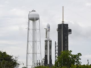 Amazon to hire rival SpaceX to launch internet satellites