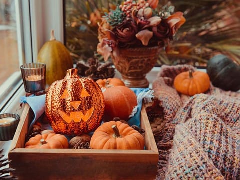 Give your home a spooky makeover ahead of Halloween, with all the motifs that make it a memorable occasion.
