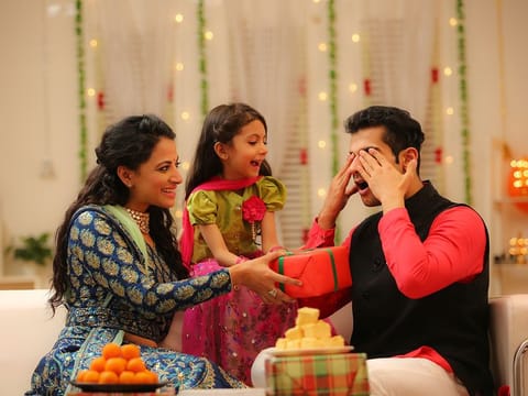 From our curated list, get inspiration for gifts that your loved ones will appreciate and use, this Diwali.