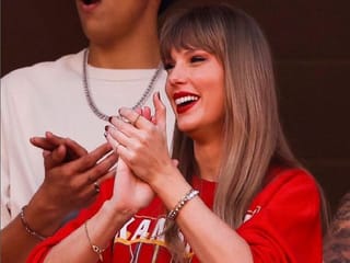 Pop singer Taylor Swift wears ‘87’ bracelet for Travis Kelce