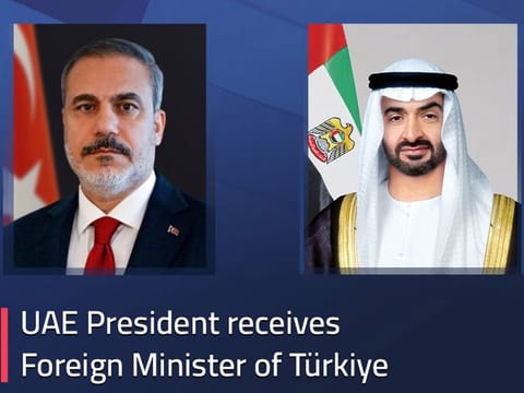  President His Highness Sheikh Mohamed bin Zayed Al Nahyan (right) and Hakan Fidan, Foreign Minister of the Republic of Turkey