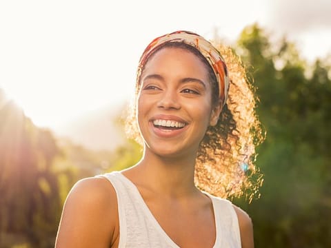 When we are motivated and “in the zone”, time flies by fast. It narrows our memory and attention processes, eliminating thoughts and feelings that are not related. 