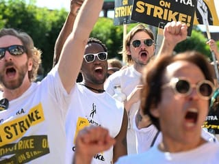 Striking actors agree deal with Hollywood studios