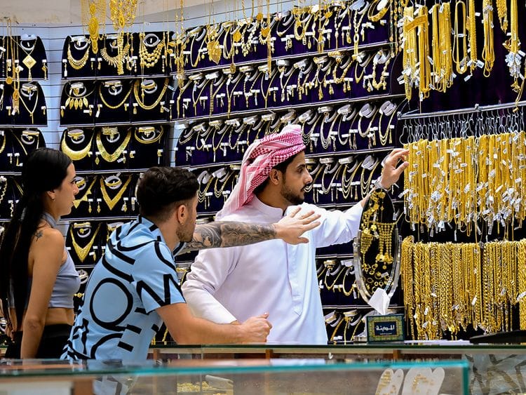 Stock-UAE-Gold