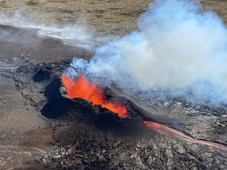 Icelandic town evacuated over volcano fears