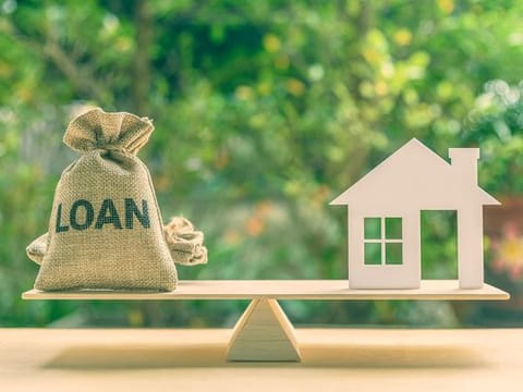  According to recent statistics, nearly a quarter of the world’s current retirees still have an outstanding mortgage balance. 