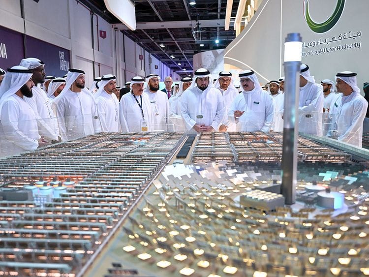 ahmed-bin-mohammed-and-dewa-ceo-tour-wetex-n-solar-show-pic-by-dmo-1700061464668