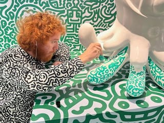 Photos: British artist draws Hong Kong crowds with his 'graffiti spaghetti'