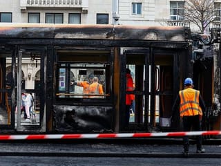 Photos: Dublin wakes to looted stores, smouldering vehicles after night of riots 