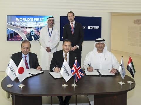 Khaled Al Huraimel, Group CEO of BEEAH Group, Dr Rifat Chalabi, CEO and Co-Founder of Chinook Hydrogen, and Ishmael Chalabi, President and CEO of Air Water Gas Solutions during the MoU Signing at COP28 in Dubai 
