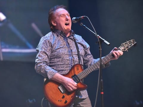 Denny Laine. 
