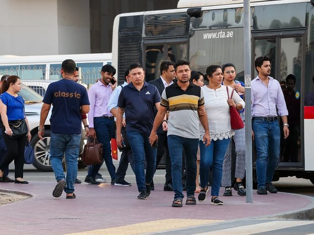 UAE, 6월부터 민간 급여 매월 1일 지급 의무화…익명 신고 절차 안내