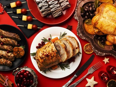 Discover Dubai's festive feasts this Christmas with our dining guide featuring brunch and dinner offers, plus amazing 'kids eat for free' deals!