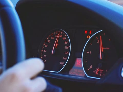 In December, Kuwait switched to electronic driving licenses for expatriates. Accordingly, expatriates can renew their licences electronically through the Ministry of Interior’s website or the “Sahel” app. Illustrative image.