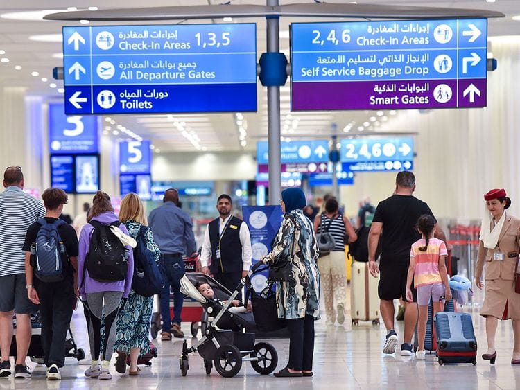STOCK DUBAI TRAVEL RUSH