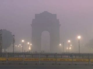 Look: Near-zero visibility as dense fog blankets northern India 