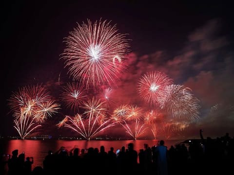 One of the two record-breaking titles for RAK included the ‘Longest chain of aquatic floating fireworks’ for a grand total of 5.8km.