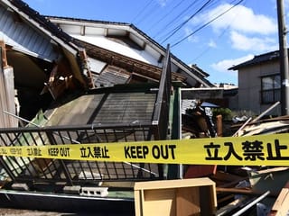 Photos: Race against time to find Japan earthquake survivors 