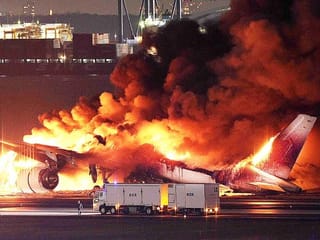 Plane collision at Tokyo's Haneda Airport: Japan Airlines pilots 'unaware of fire' at first