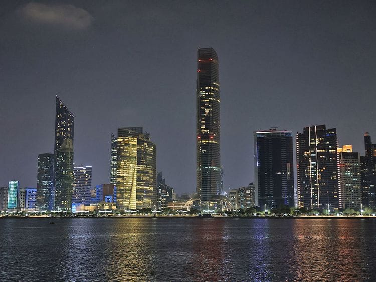 STOCK Abu Dhabi skyline/ property