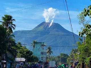 Philippines: Alert raised as restive Mt. Bulusan spews smoke, kicks up earthquakes 