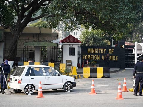 A Pakistani police officer checks a vehicle stand entering the Ministry of Foreign Affairs in Islamabad on January 18, 2024. Pakistan said on Thursday it had carried out strikes against militant targets in Iran, after Tehran launched attacks on Pakistani territory earlier this week. 